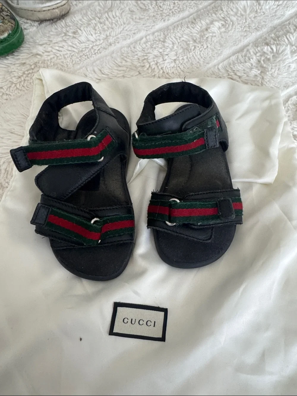 Gucci Kids Black Sandals with Green and Red Webbing